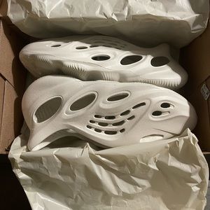 adidas Yeezy Foam RNNR - Ararat (2022)